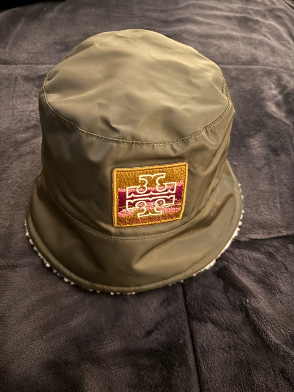 Tory Burch NWT Olive Grn Insulated Reversible Bucket Hat with Patch